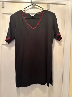 Misook Black Short Sleeve Tunic with Red Trim
